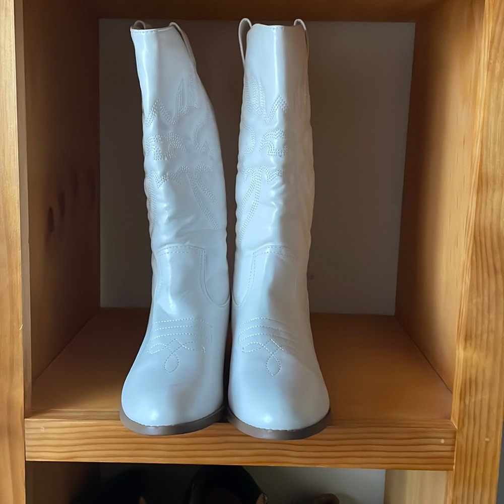 White cowgirl boots